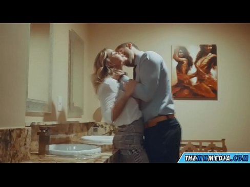 ❤️ ໃນເວລາທີ່ຜິວເນື້ອສີຂາວ busty seduces ທ່ານຢູ່ໃນຫ້ອງນ້ໍາສາທາລະນະ ❤ ການຮ່ວມເພດມີຄຸນນະພາບ ຢູ່ພວກເຮົາ ❌️